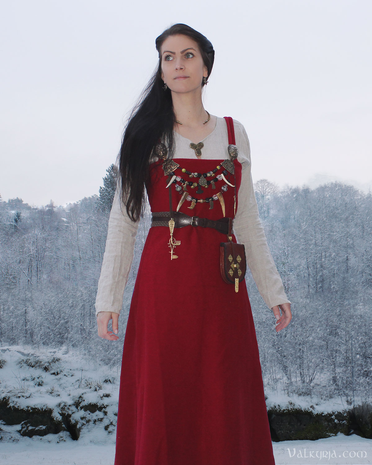 Valkyrja - Red apron dress and natural linen tunic