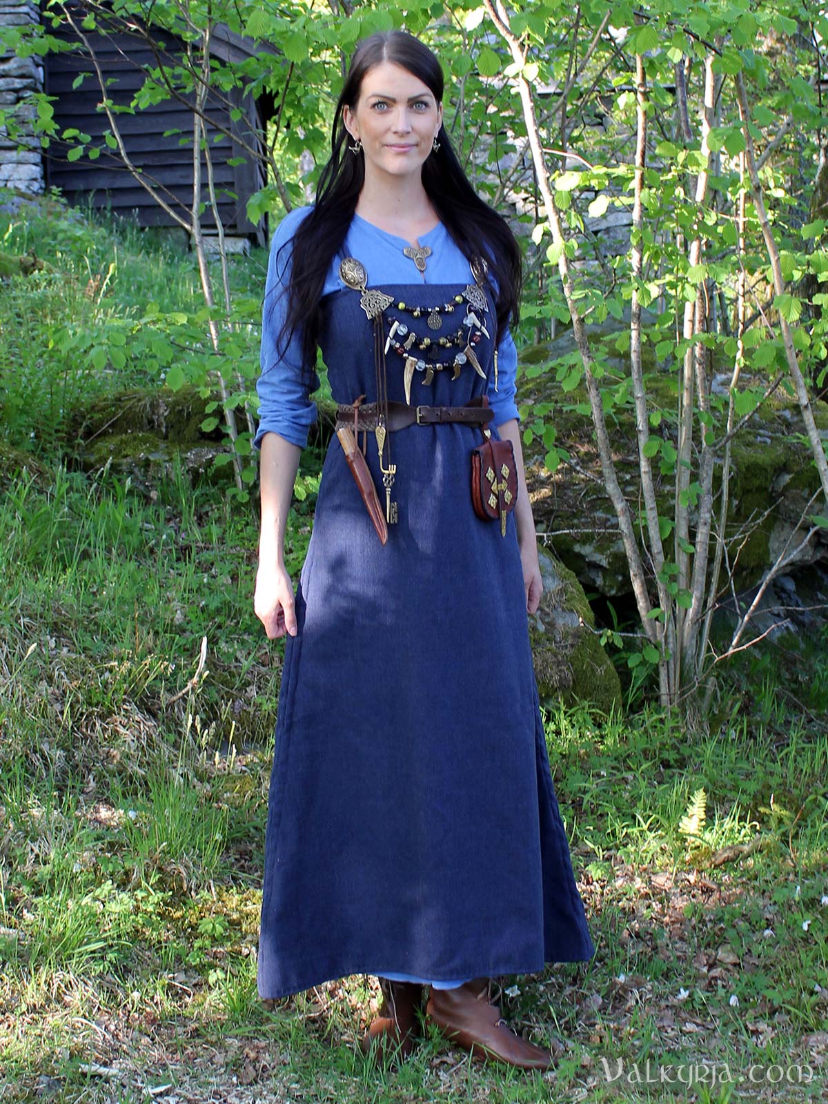 Valkyrja - Another aprondress (and shoes!) 🍃